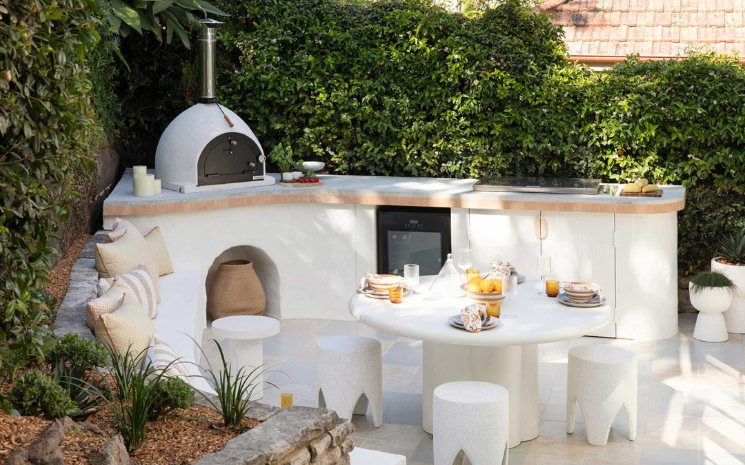 TIPS FOR DESIGNING THE ULTIMATE OUTDOOR KITCHEN